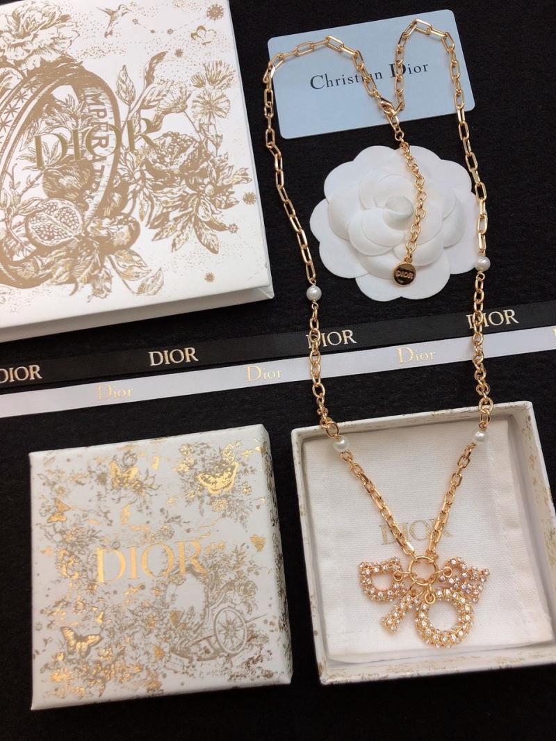 chr1st1an D10r necklaces